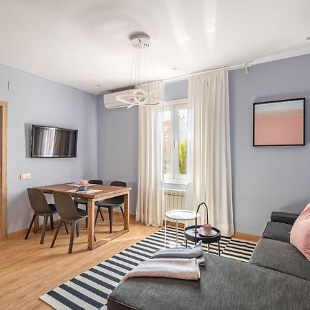 Three Bedrooms Apartment Barcelona Exteriör bild